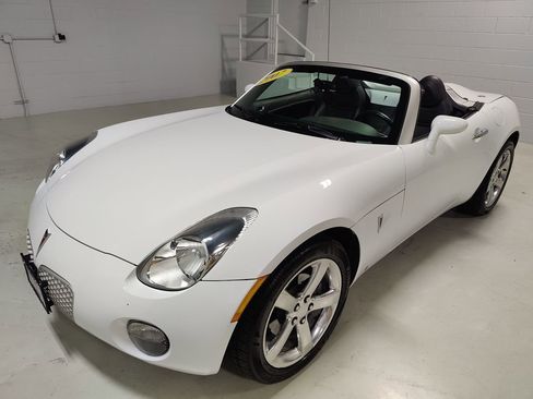 Used 2007 Pontiac Solstice Convertible w/ Premium Package image 17