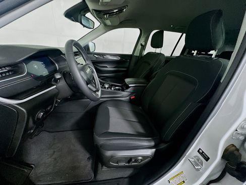 Used 2023 Jeep Grand Cherokee Laredo w/ Trailer Tow Prep Group (B) image 13