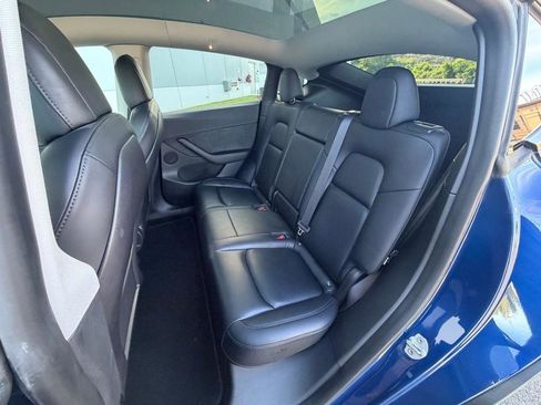 Used 2022 Tesla Model Y Long Range AWD/4WD image 25