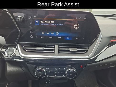 Used 2024 Chevrolet Trax RS w/ Sunroof Package image 15