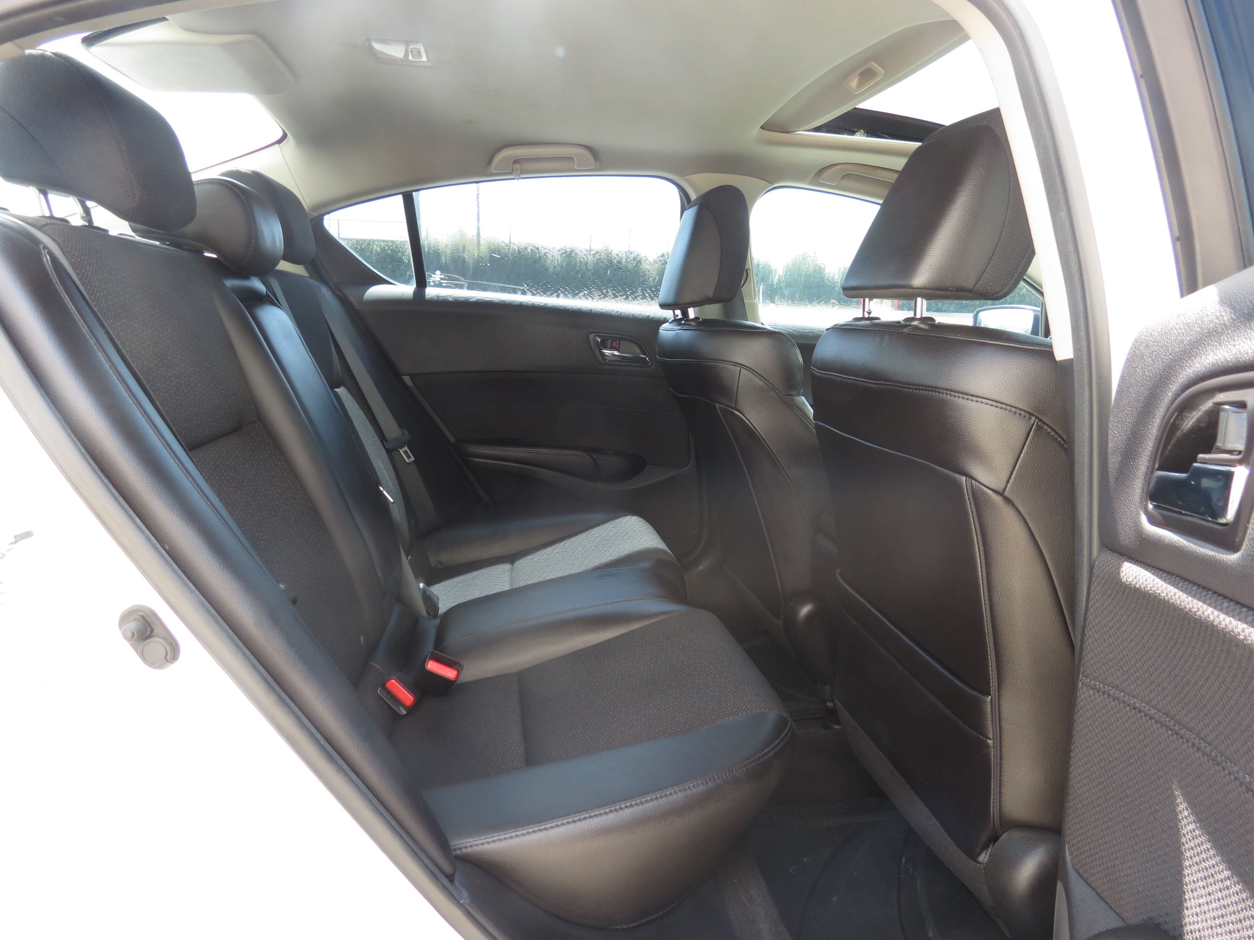 Used 2013 Acura ILX FWD image 32