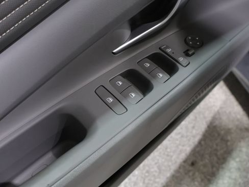Used 2025 Hyundai Elantra SEL FWD image 13