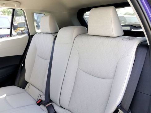 Used 2022 Toyota Corolla Cross LE AWD/4WD image 25