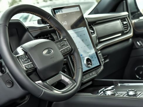 New 2024 Ford Expedition Platinum image 10