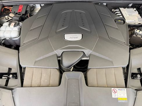 Certified 2023 Porsche Cayenne Platinum Edition AWD/4WD image 24