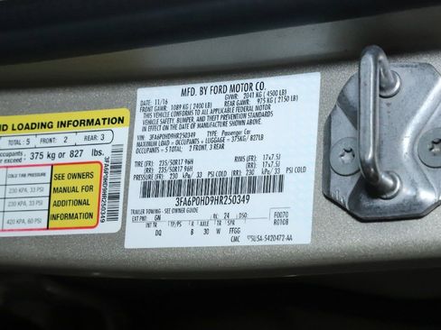 Used 2017 Ford Fusion SE w/ Fusion SE Technology Package image 20