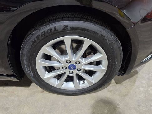 Used 2017 Ford Fusion SE w/ Fusion SE Technology Package FWD image 22