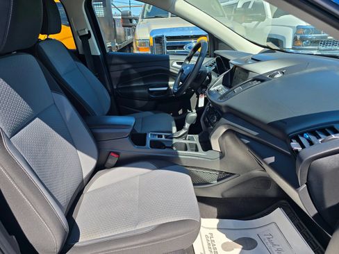Used 2017 Ford Escape SE w/ Equipment Group 201A AWD/4WD image 10