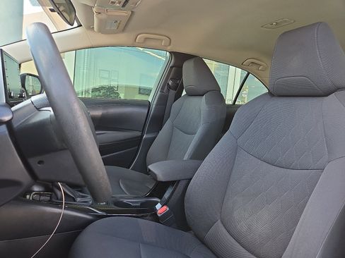 Used 2021 Toyota Corolla LE image 9