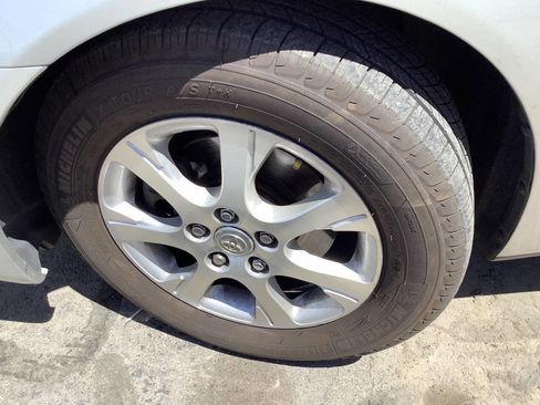 Used 2005 Toyota Camry XLE FWD image 19