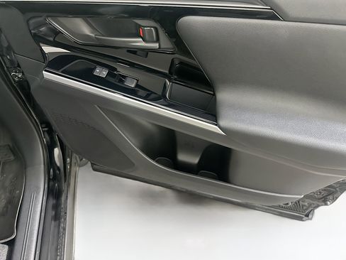 Used 2024 Toyota bZ4X XLE image 31