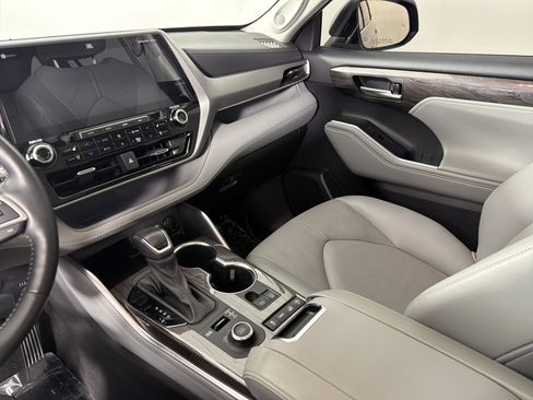 Used 2022 Toyota Highlander Platinum AWD/4WD image 18