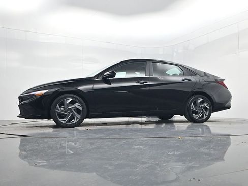 Used 2025 Hyundai Elantra SEL image 35