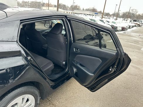 Used 2017 Toyota Prius Three Touring image 11