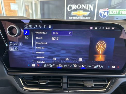 New 2025 Chevrolet Equinox EV RS image 27