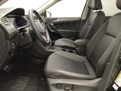 Used 2022 Volkswagen Tiguan SE image 17