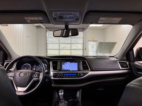 Used 2016 Toyota Highlander XLE AWD/4WD image 19