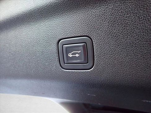 Used 2021 Chevrolet Tahoe Z71 w/ Z71 Signature Package image 10