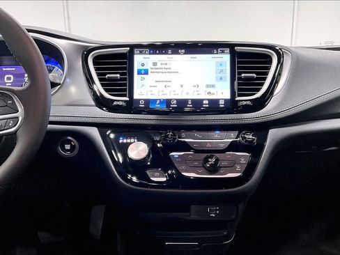 New 2026 Chrysler Pacifica Select image 17