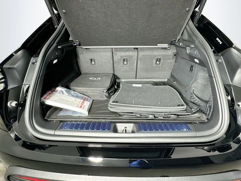 New 2026 Porsche Macan Electric image 28