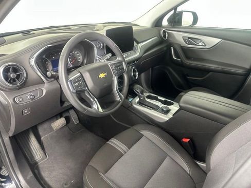 Used 2025 Chevrolet Blazer LT AWD/4WD image 10