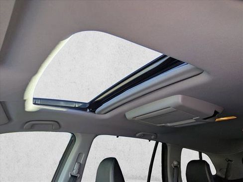 Used 2019 Honda Pilot Touring image 16