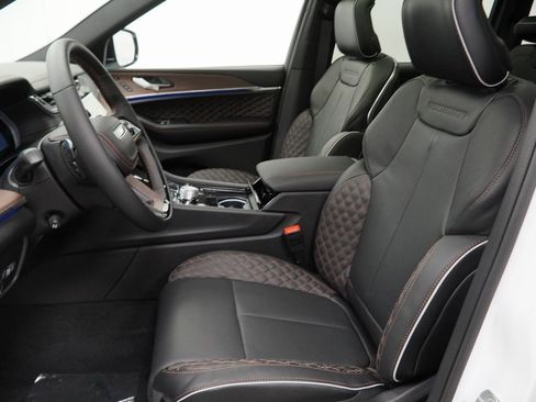 New 2025 Jeep Grand Cherokee Summit w/ Obsidian Package image 15