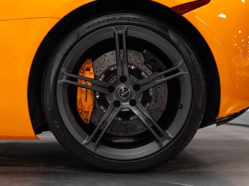 Used 2015 McLaren 650S Spider RWD image 56