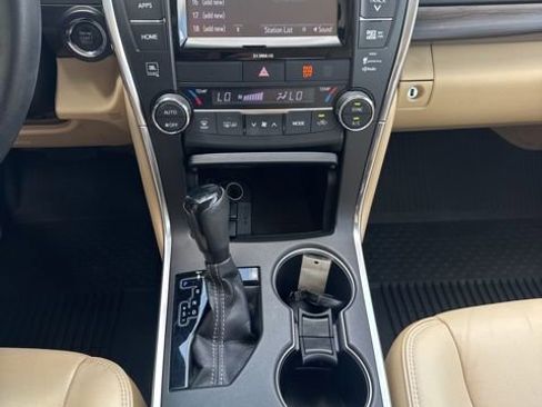 Used 2017 Toyota Camry XLE w/ Moonroof Package FWD image 18