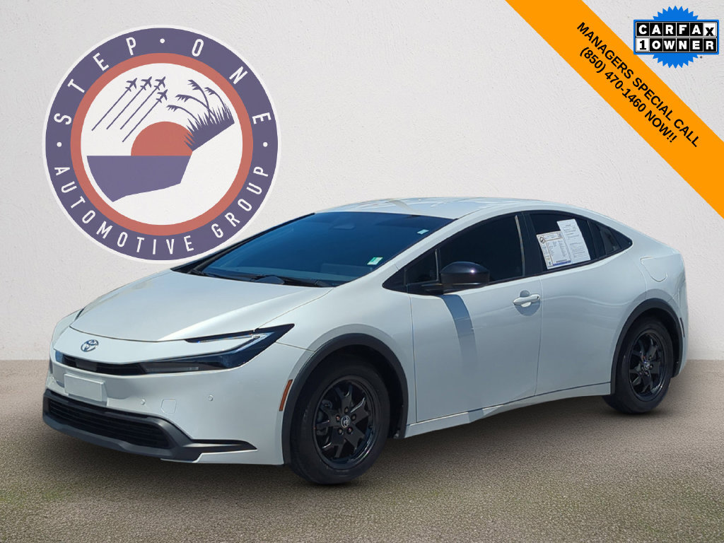 Used 2025 Toyota Prius LE FWD image 1