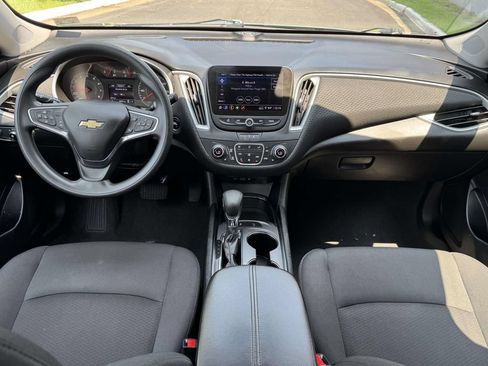 Used 2024 Chevrolet Malibu LT FWD image 2