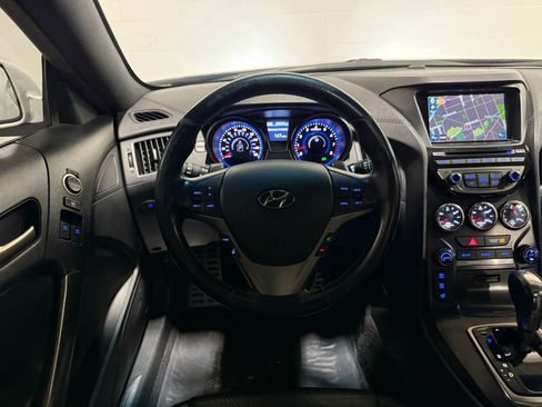 Used 2013 Hyundai Genesis 3.8 RWD image 21