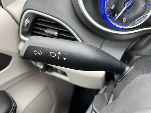 Used 2024 Chrysler Pacifica Touring-L image 42