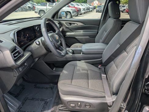 Used 2026 Chevrolet Traverse LT w/ Driver Confidence Package FWD image 18
