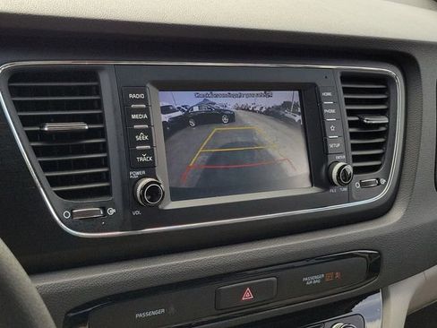 Used 2020 Kia Sedona LX FWD image 21