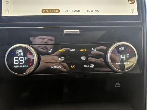 Used 2023 Land Rover Discovery HSE R-Dynamic image 26