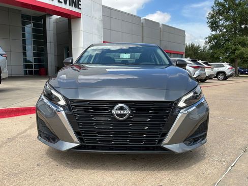 Used 2025 Nissan Altima 2.5 SV FWD image 3