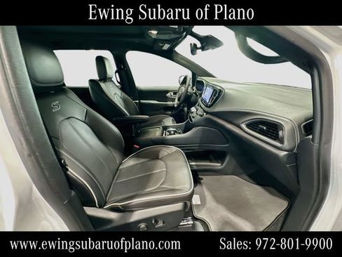 Used 2025 Chrysler Pacifica Limited FWD image 31