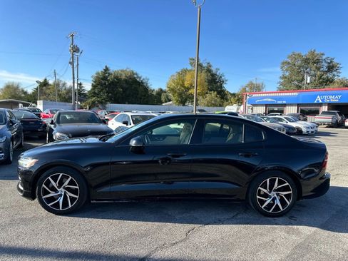 Used 2019 Volvo S60 T5 Momentum w/ Premium Package image 9