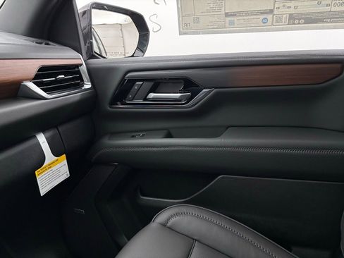 New 2026 GMC Yukon Denali w/ Sun & Power Step Package image 39