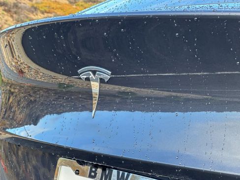 Used 2024 Tesla Model Y 2WD image 31