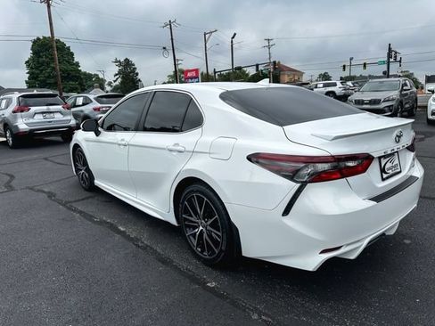 Used 2022 Toyota Camry SE FWD image 6