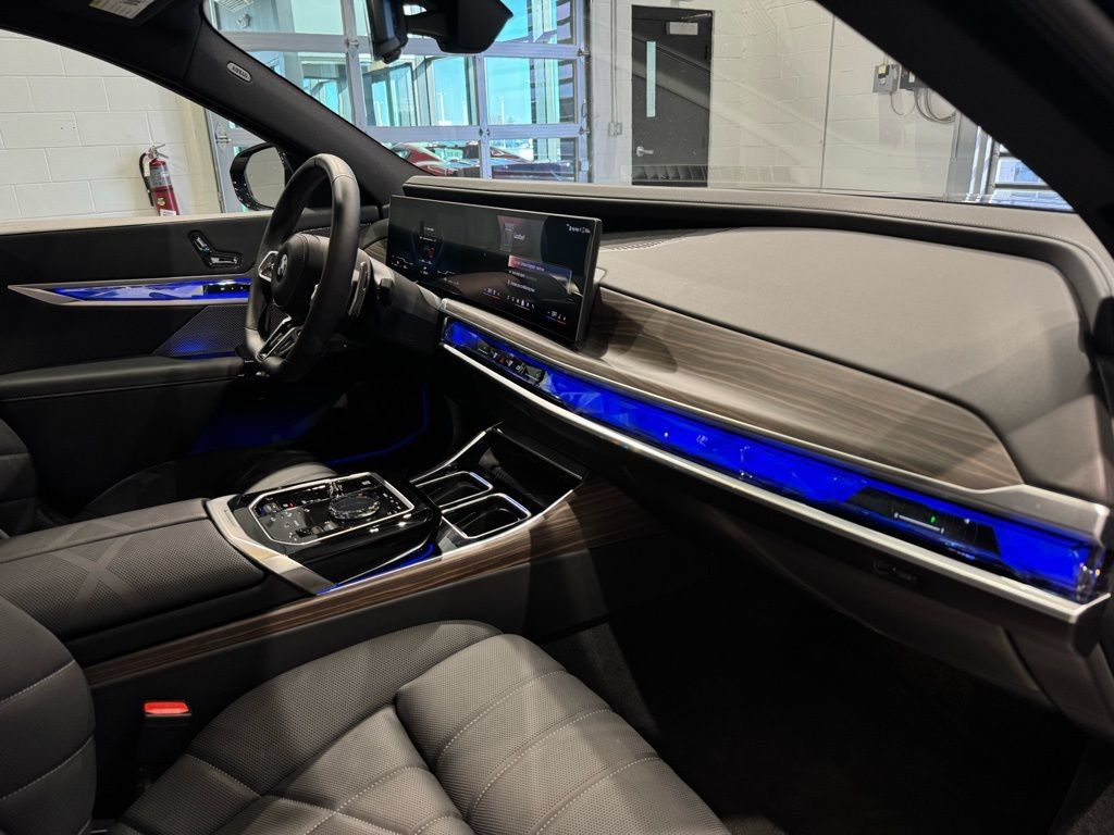 Used 2025 BMW 760i xDrive AWD/4WD image 50
