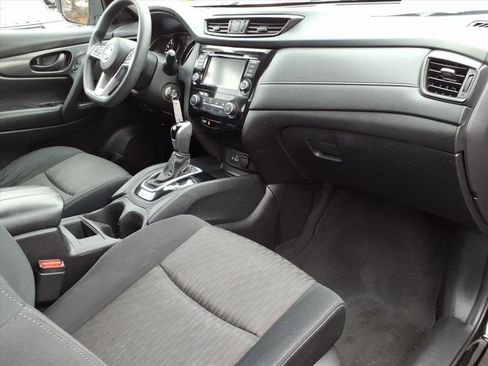 Used 2020 Nissan Rogue S image 9