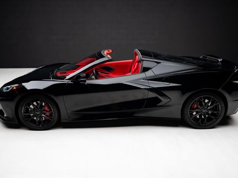 Used 2024 Chevrolet Corvette Stingray Premium Cpe w/ Z51 Performance Package RWD image 18