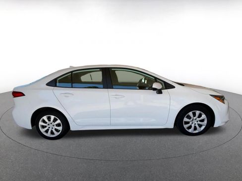 Used 2025 Toyota Corolla LE image 16