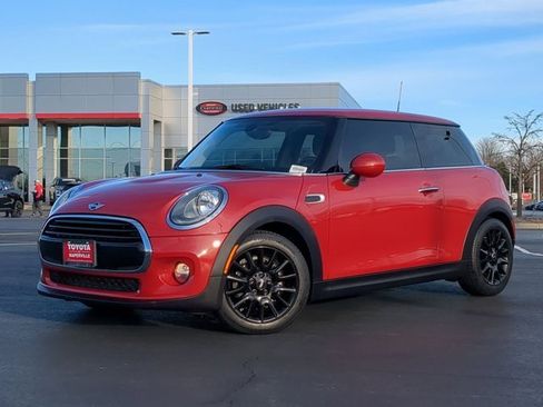 Used 2018 MINI Cooper 2-Door Hardtop image 2