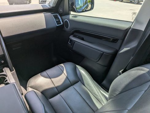 Used 2019 Land Rover Discovery SE AWD/4WD image 18