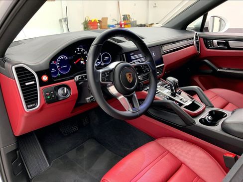 Used 2022 Porsche Cayenne Coupe image 4