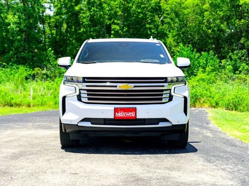 Used 2024 Chevrolet Suburban High Country RWD image 5
